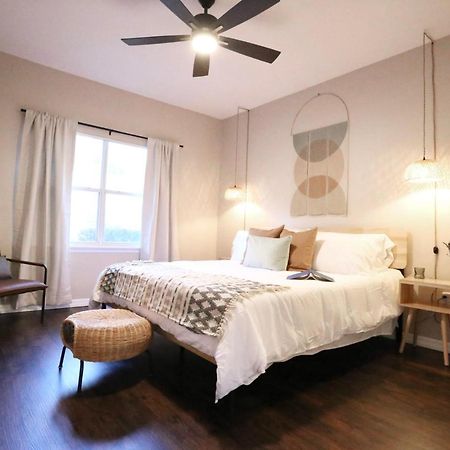 Nomad Retreat King Bed Boutique Condo W Garage Gainesville Extérieur photo