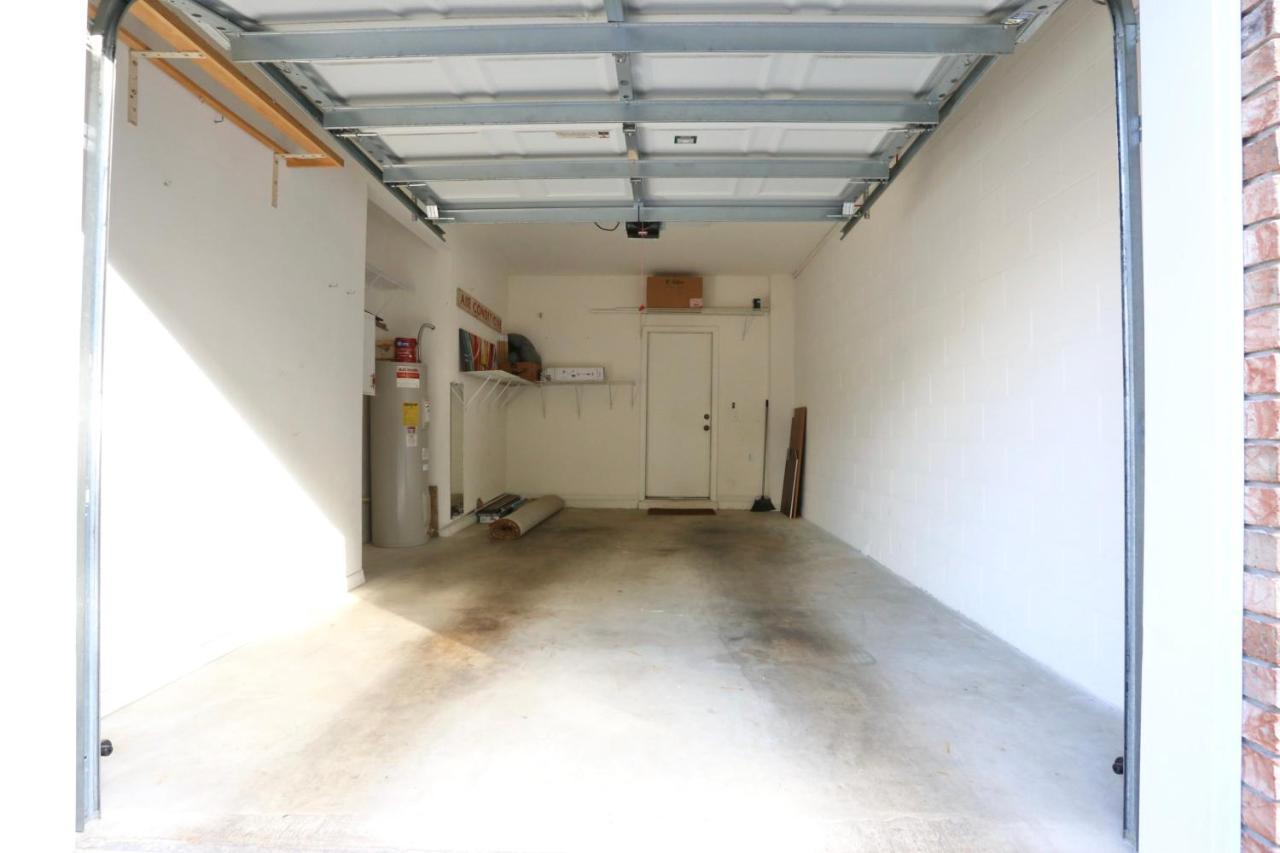 Nomad Retreat King Bed Boutique Condo W Garage Gainesville Extérieur photo
