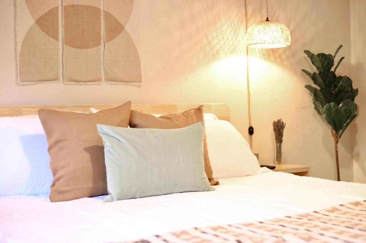 Nomad Retreat King Bed Boutique Condo W Garage Gainesville Extérieur photo