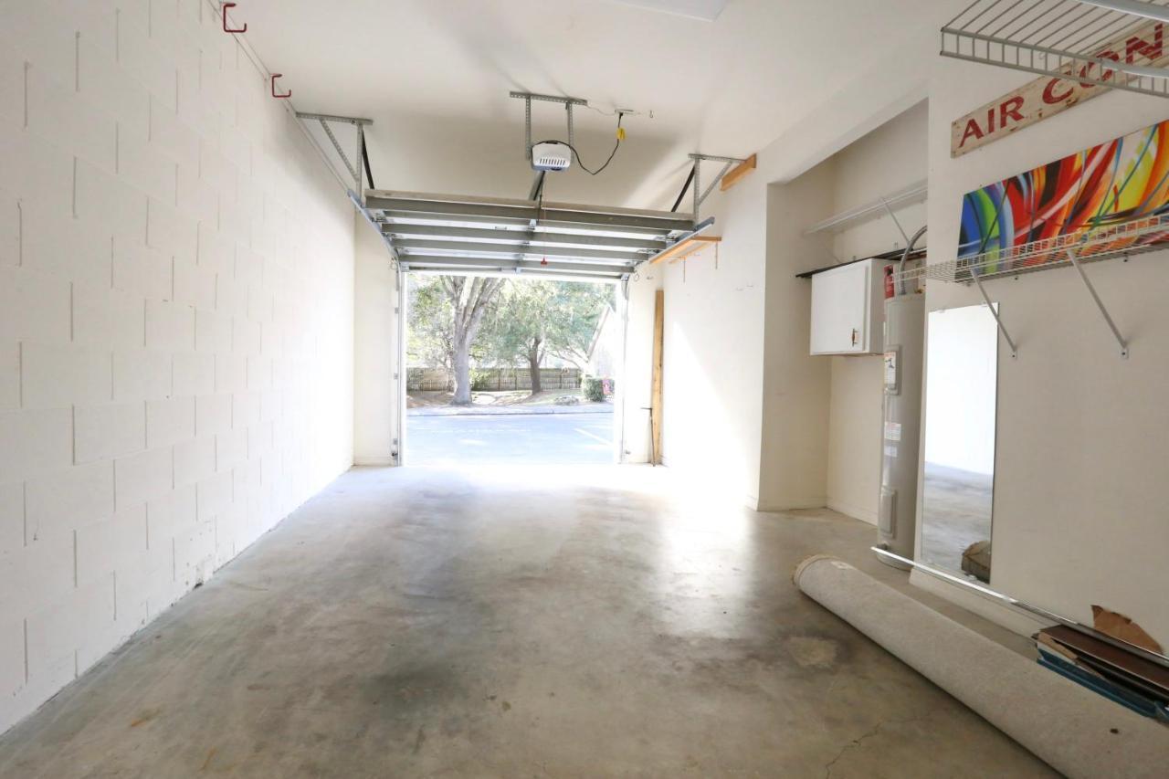 Nomad Retreat King Bed Boutique Condo W Garage Gainesville Extérieur photo