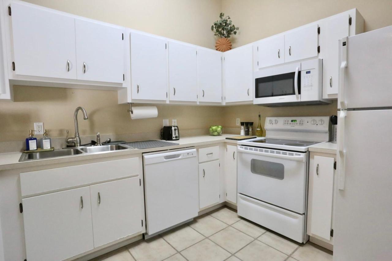 Nomad Retreat King Bed Boutique Condo W Garage Gainesville Extérieur photo
