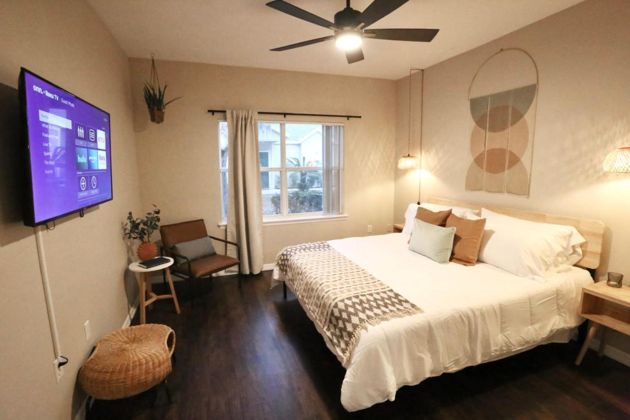 Nomad Retreat King Bed Boutique Condo W Garage Gainesville Extérieur photo