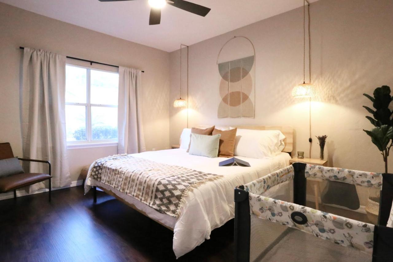 Nomad Retreat King Bed Boutique Condo W Garage Gainesville Extérieur photo